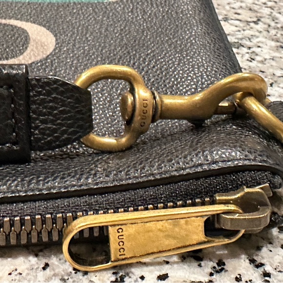 Classic Gucci Logo Leather Envelope Clutch - Picture 6 of 13